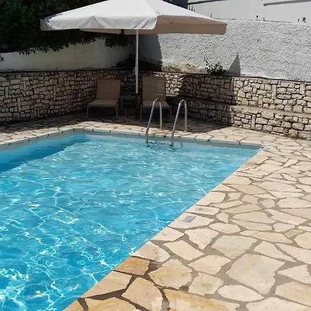 Lemonia Apartment *